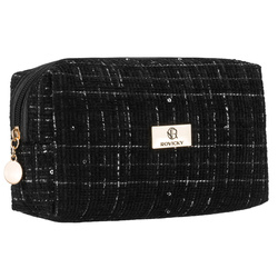 Czarna, pojemna kosmetyczka damska wykonana z materiału syntetycznego, zamykana suwakiem - Rovicky