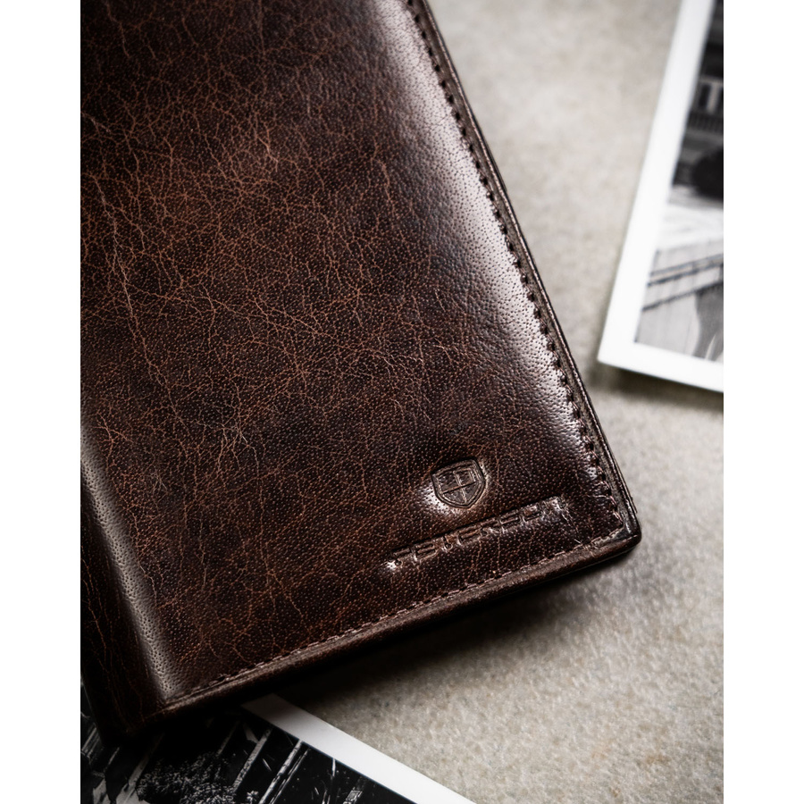 Elegancki, skórzany portfel męski w brązowym kolorze bez zapięcia zewnętrznego - Peterson