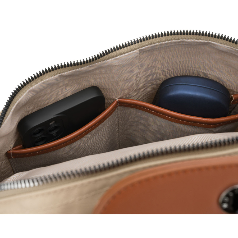 Beżowo-brązowy, miejski plecak damski z poliestru zamykany suwakiem - Peterson