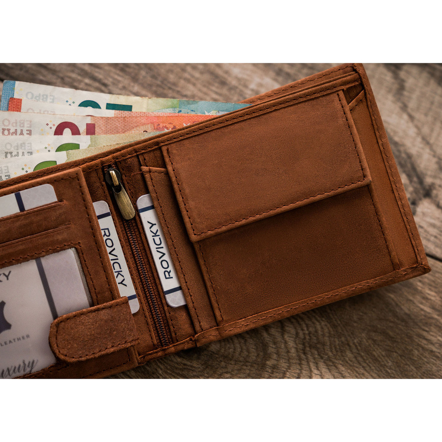 Portfel męski ze skóry naturalnej w brązowym kolorze, model bez zapięcia zewnętrznego - Always Wild