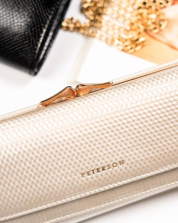 Duży, poziomy portfel damski ze skóry naturalnej - Peterson