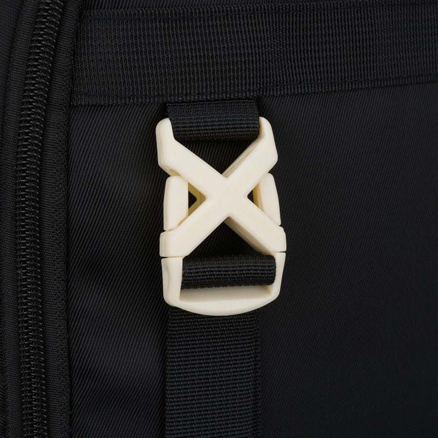 Plecak szkolny z poliestru w czarnym kolorze z przegrodą na laptopa - Peterson