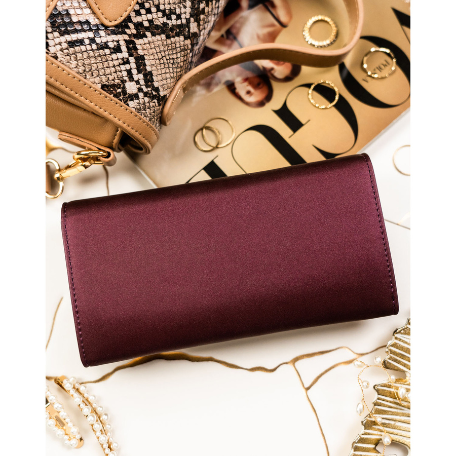 Portfel damski ze skóry naturalnej i ekologicznej w fioletowym kolorze zamykany zatrzaskiem - Peterson