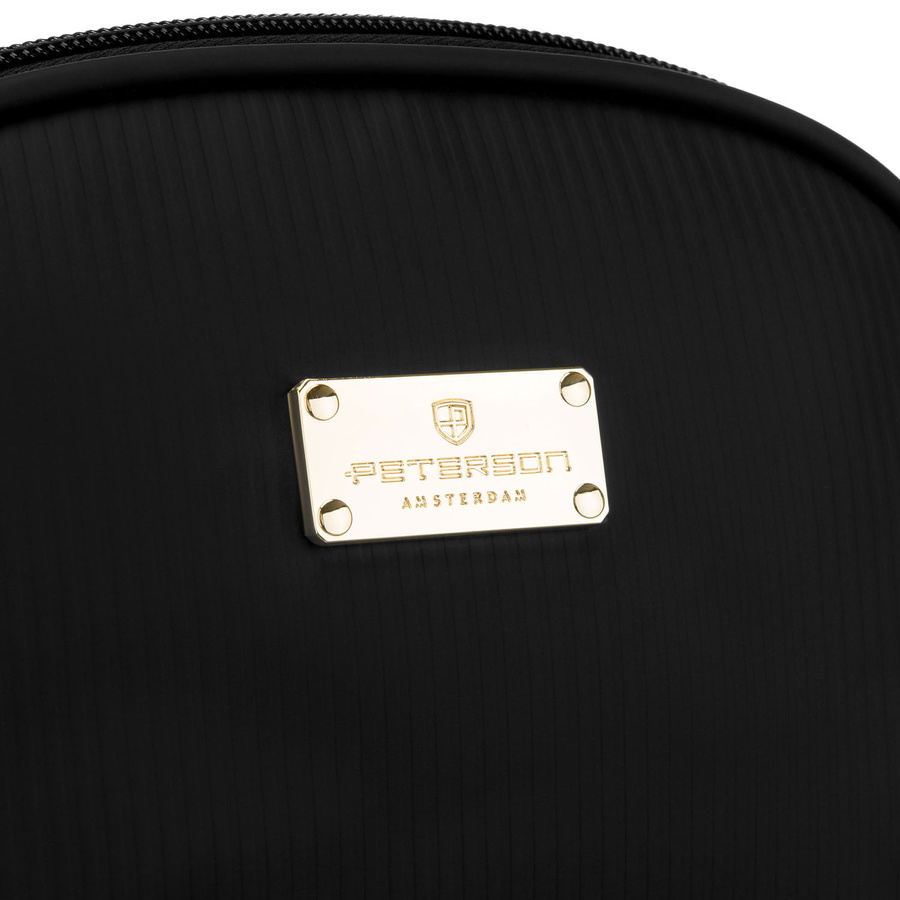 Czarna kosmetyczka z materiału syntetycznego zamykana suwakiem - Peterson
