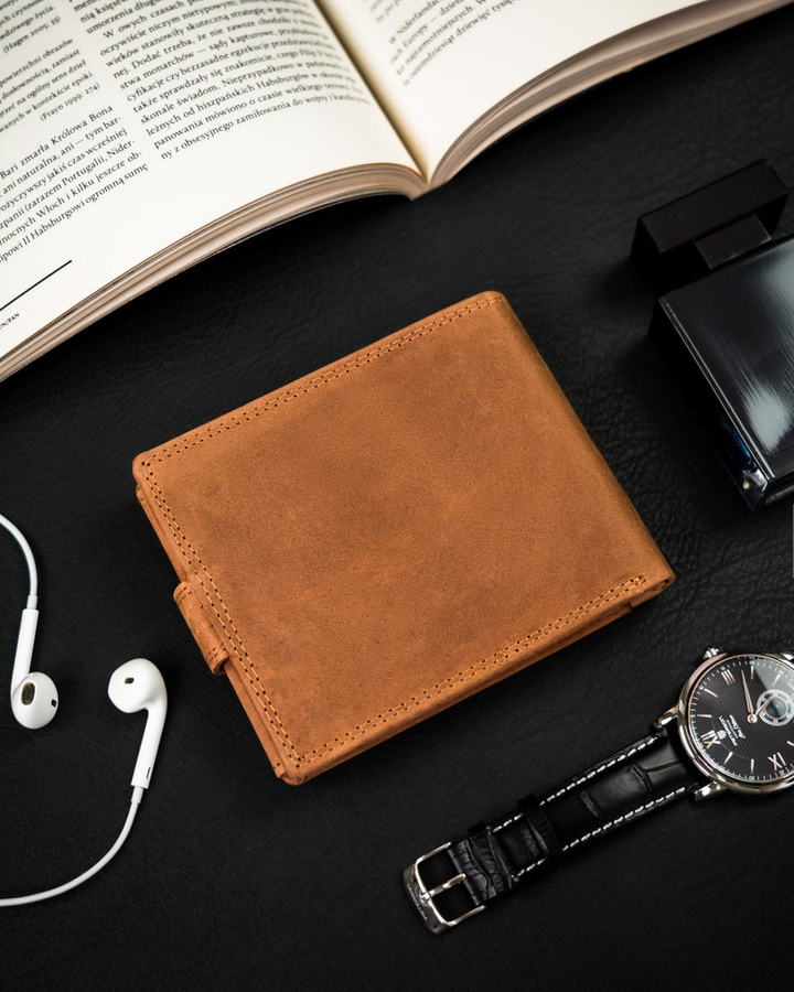 Poziomy portfel męski ze skóry naturalnej, system RFID Protect - Peterson