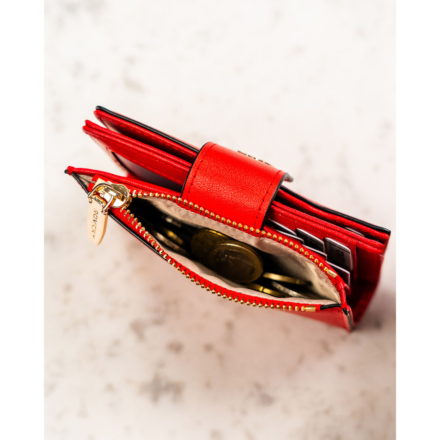Pionowy portfel damski ze skóry ekologicznej w czerwonym kolorze, zamykany na zatrzask i suwak - Rovicky