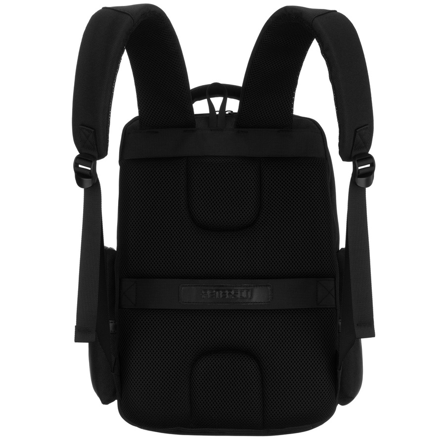 Plecak podróżny z poliestru w czarnym kolorze zawieszony na regulowanych szelkach - Peterson