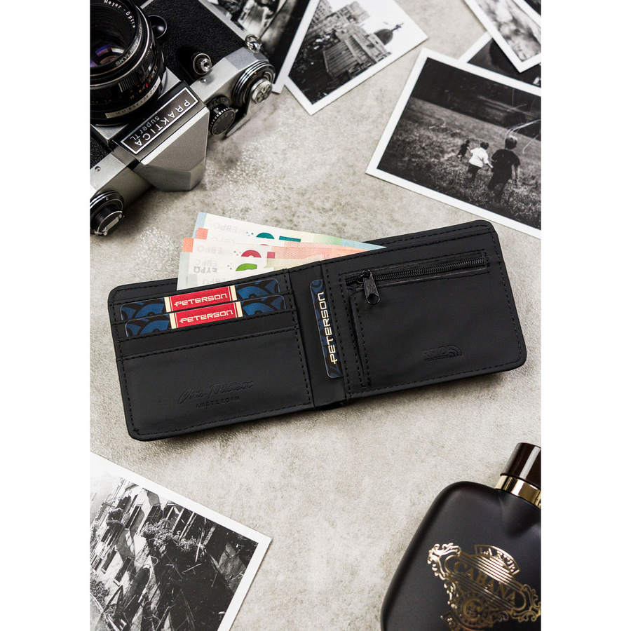 Mały portfel męski w czarnym kolorze wykonany ze skóry ekologicznej - Peterson