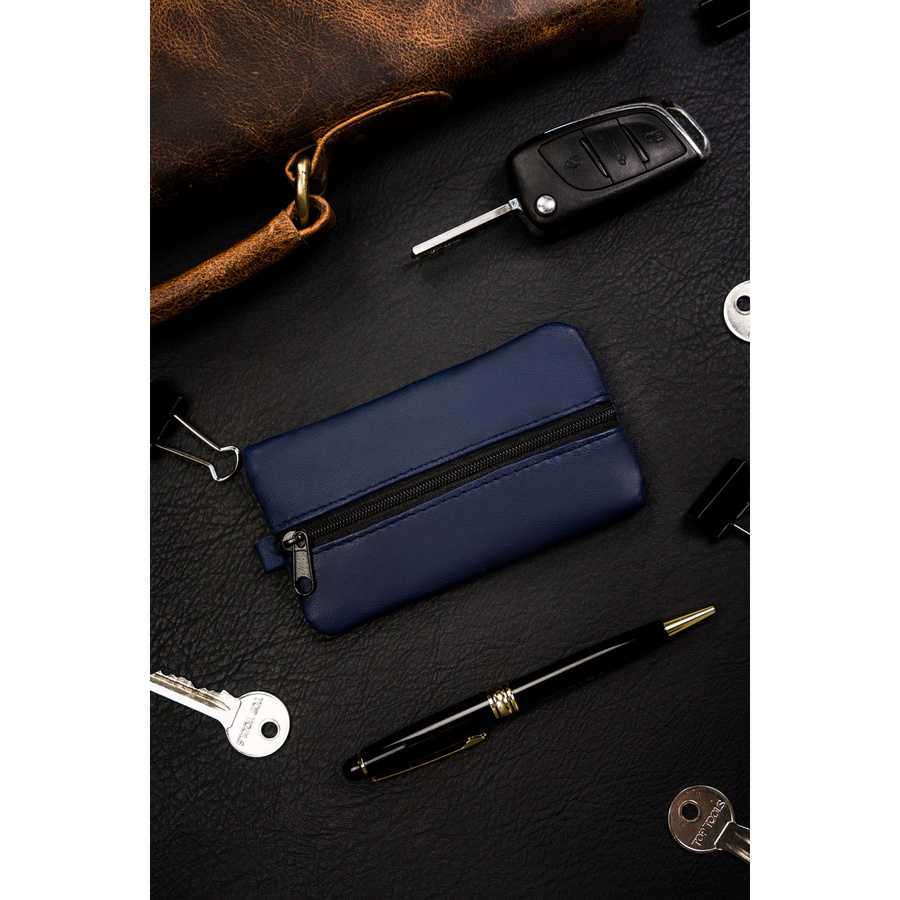 Skórzane etui na klucze w granatowym kolorze zamykane suwakiem