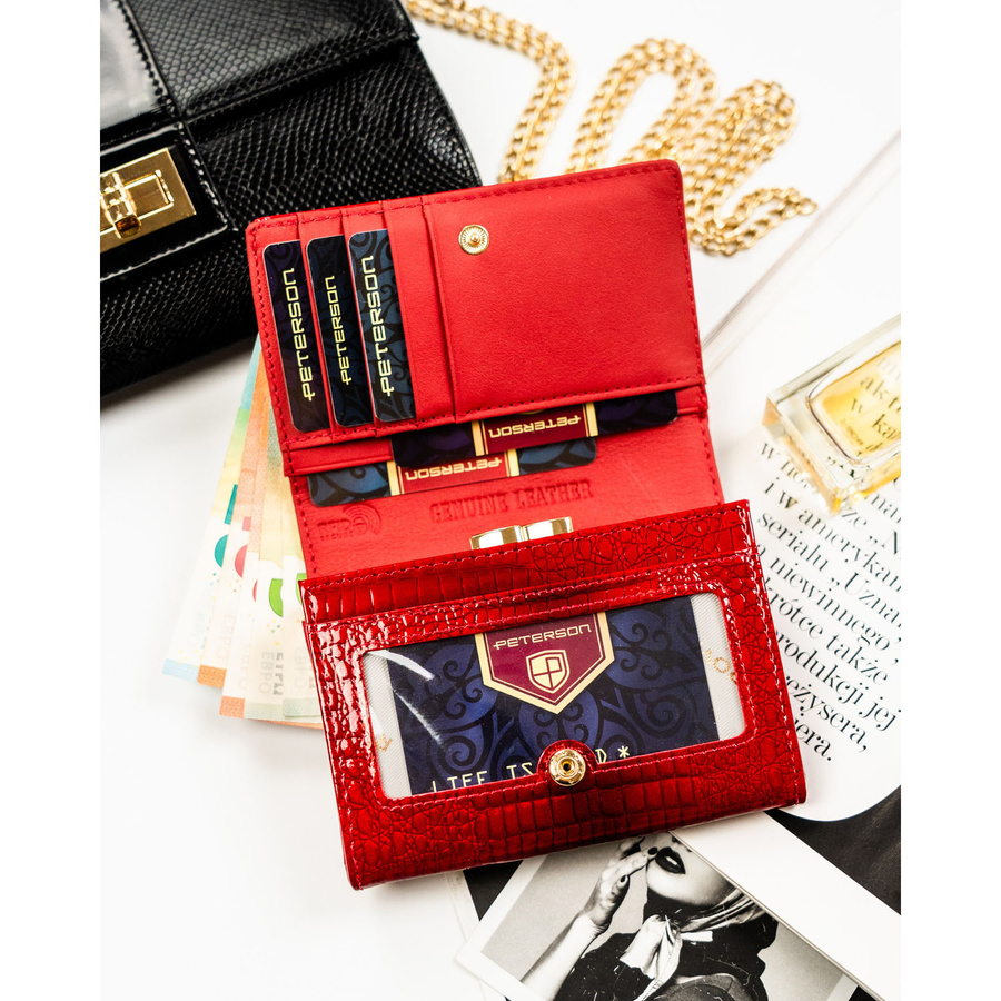 Średni, czerwony portfel damski ze skóry naturalnej zamykany zatrzaskiem - Rovicky