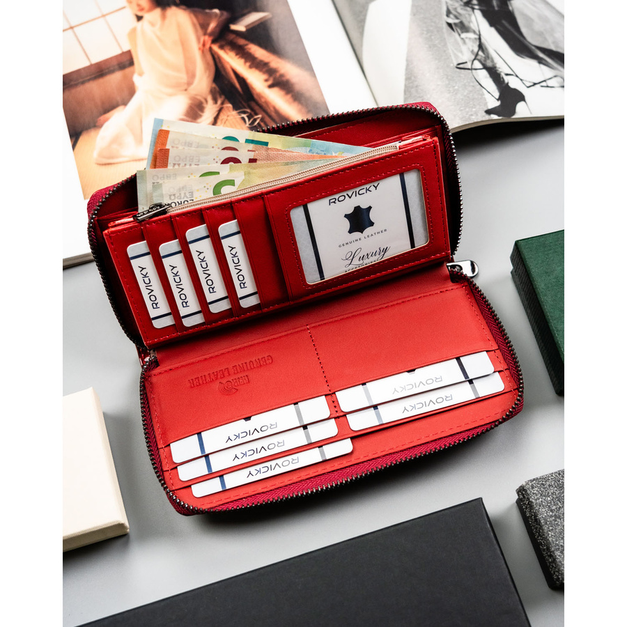 Portfel damski w typie piórnika ze skóry naturalnej i ekologicznej w czerwonym kolorze zamykany suwakiem - Rovicky