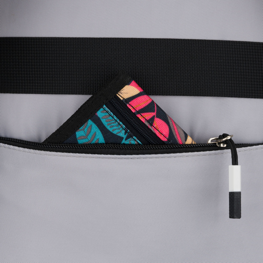 Białoczarny plecak szkolny z poliestru z poręczną dodatkową saszetką - Peterson