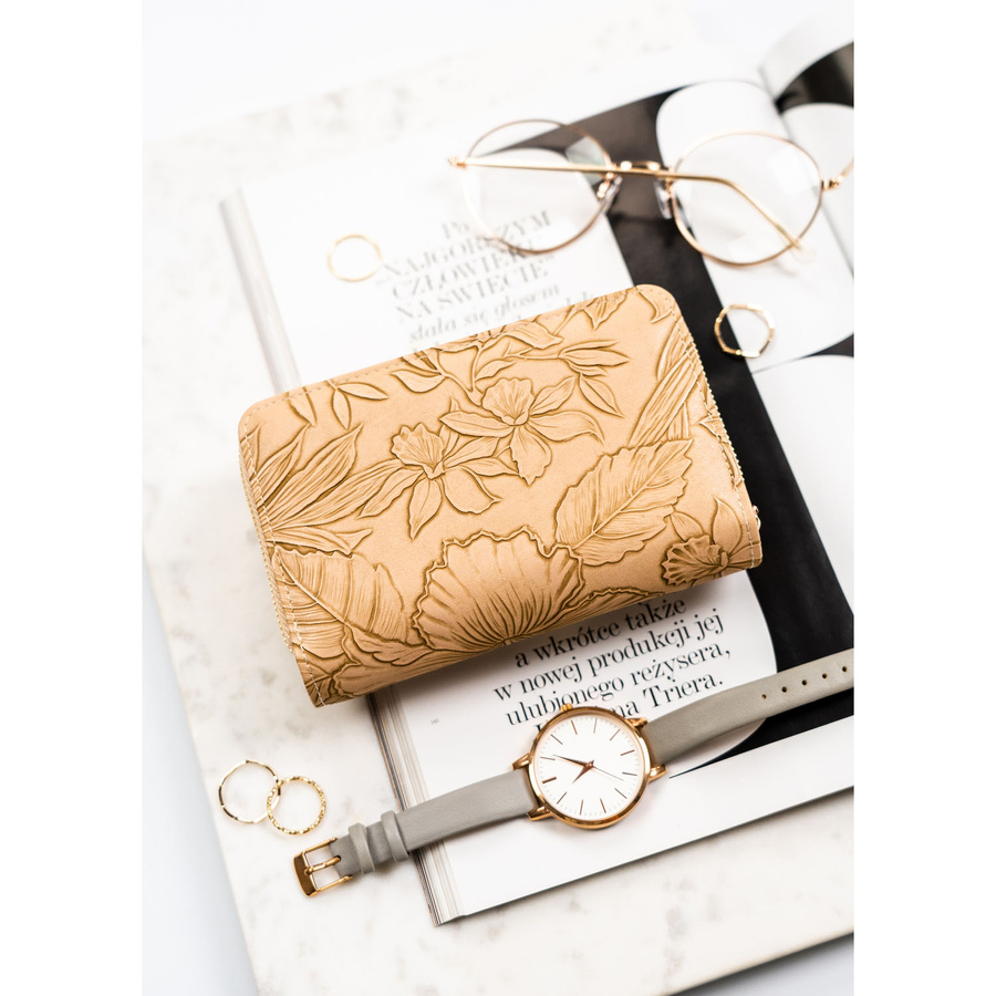 Elegancki portfel damski ze skóry ekologicznej w beżowym kolorze ze wzorem w kwiaty - Peterson