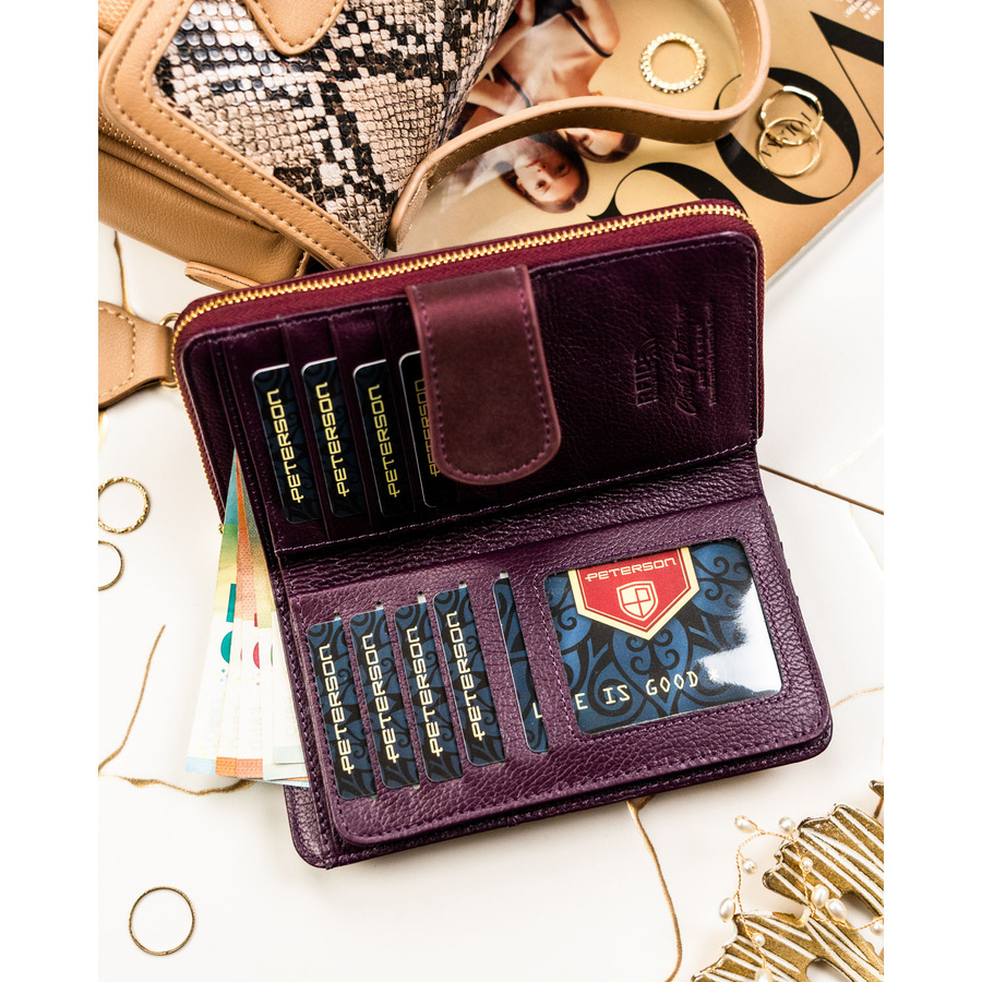 Fioletowy portfel damski ze skóry naturalnej i ekologicznej zamykany na zatrzask i suwak - Peterson