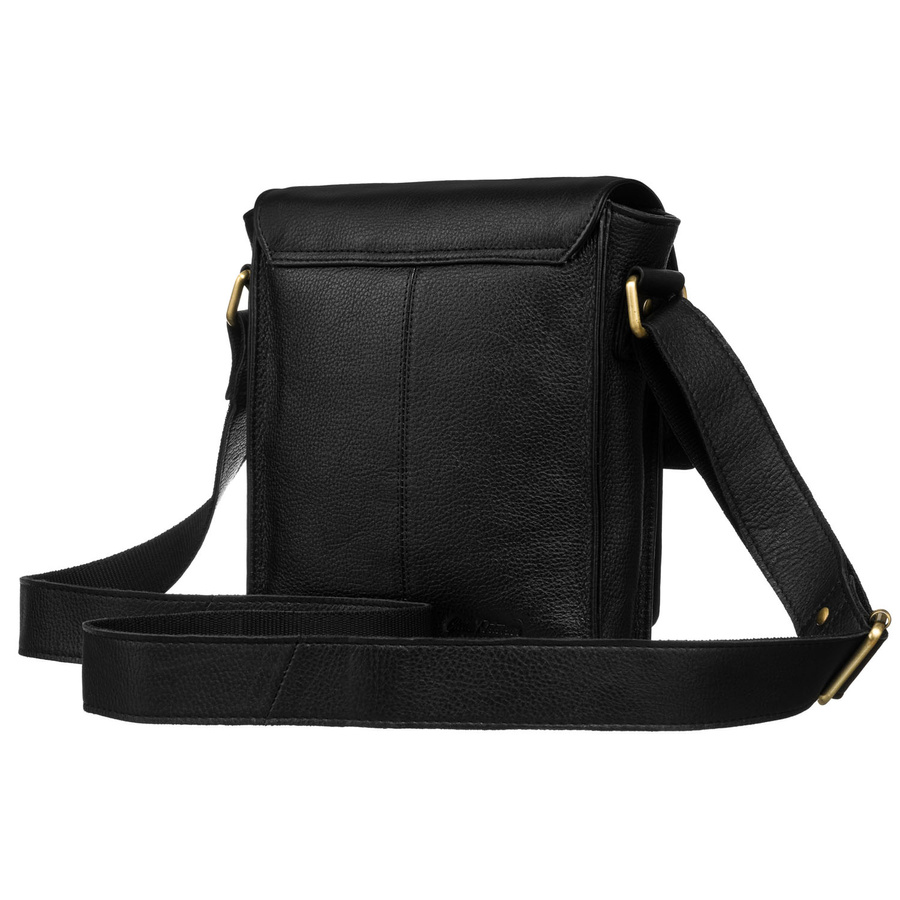 Skórzana, czarna listonoszka męska z klapką, zawieszona na regulowanym pasku - Peterson