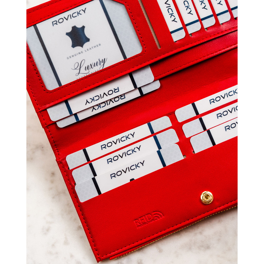 Czerwony, duży portfel damski ze skóry ekologicznej zamykany suwakiem i zatrzaskiem - Rovicky
