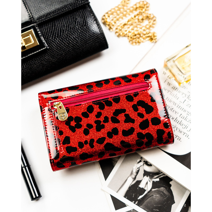 Portfel damski ze skóry ekologicznej i naturalnej w czerwonym kolorze z kieszenią zewnętrzną - Peterson