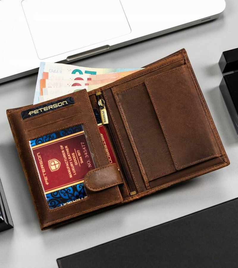 Duży pionowy portfel męski ze skóry naturalnej - Peterson