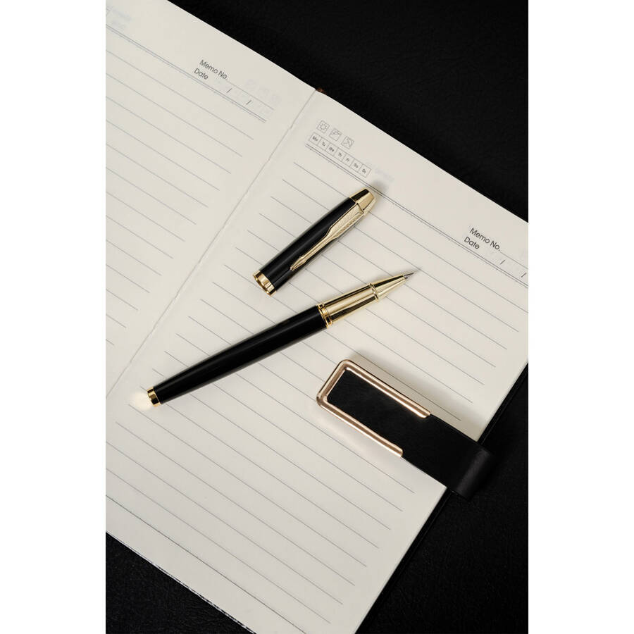 Elegancki zestaw prezentowy: czarny notes A5 i długopis z czarnym wkładem - Peterson