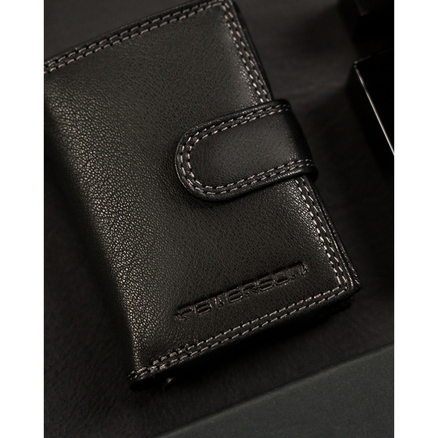 Mały portfel męski ze skóry naturalnej w czarnym kolorze zapinany zatrzaskiem - Peterson
