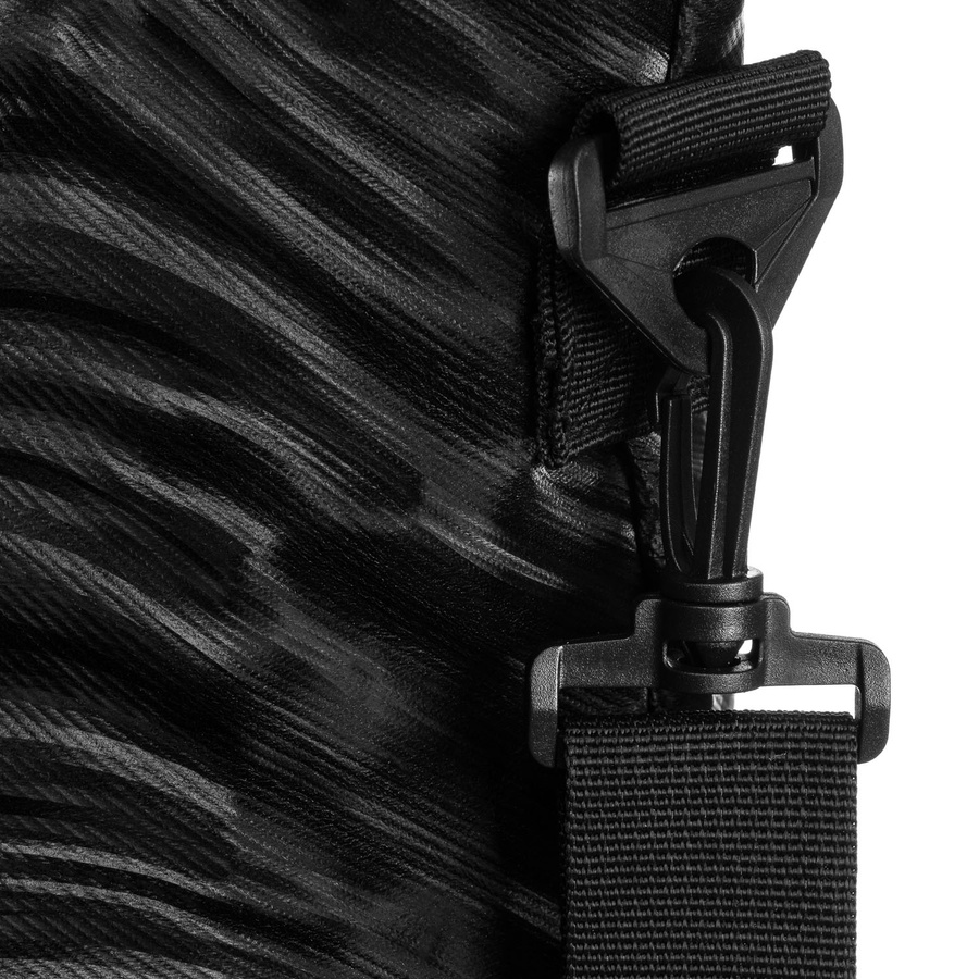 Shopper damski z poliestru w czarnym kolorze pokryty falistym wzorem - Rovicky