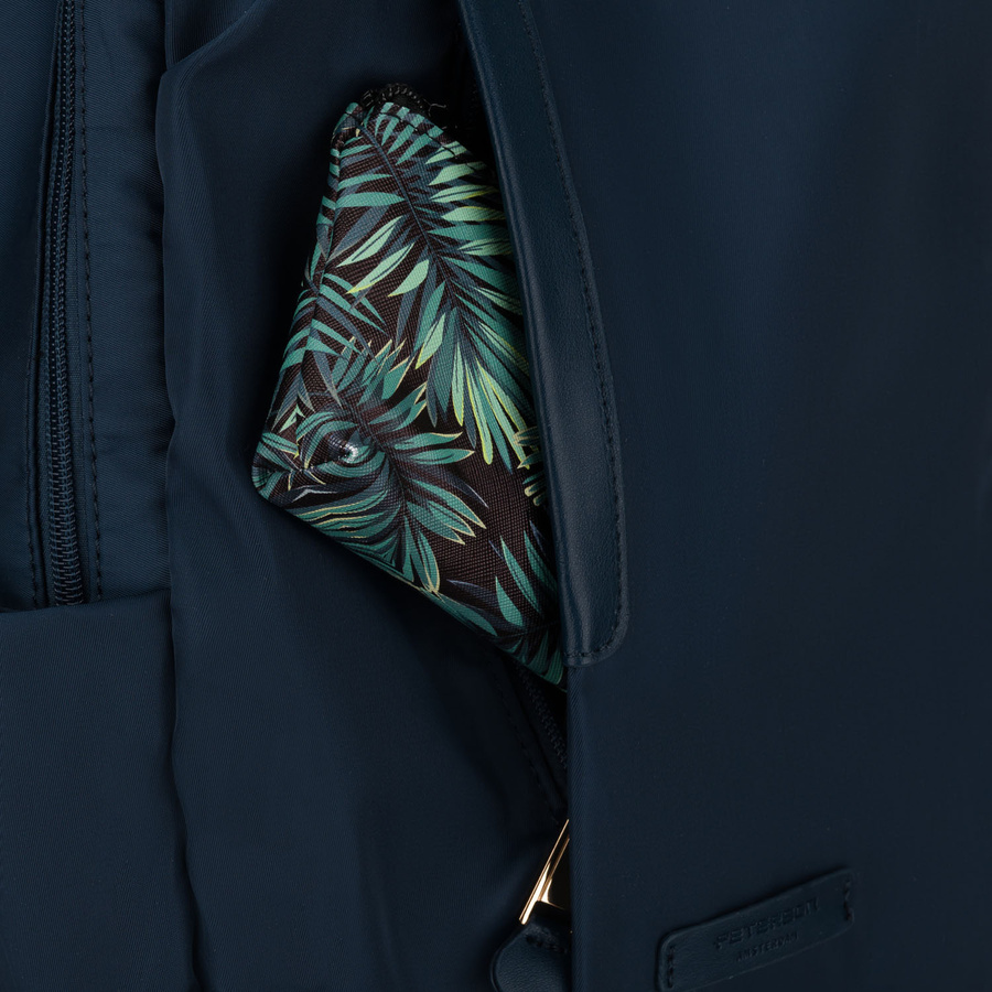 Nylonowy plecak damski w granatowym kolorze z uchwytem do mocowania na walizce - Peterson