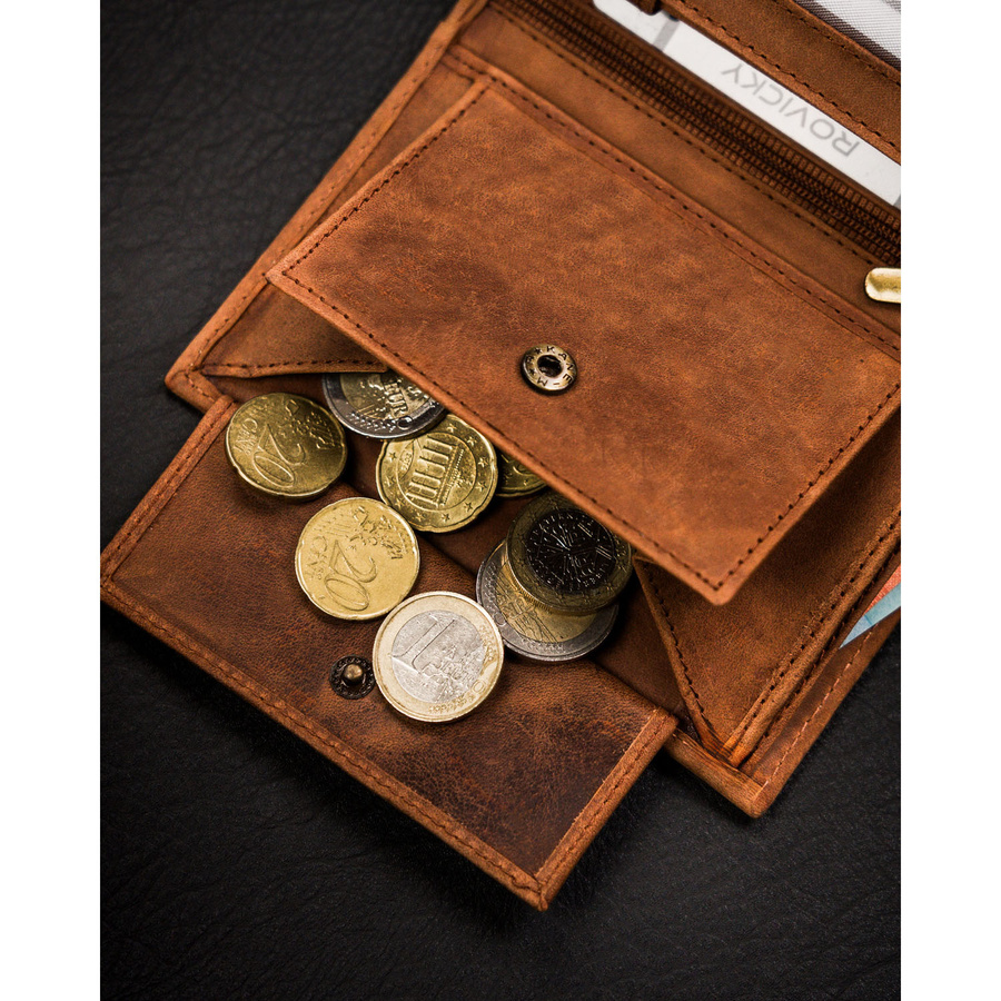 Brązowy portfel męski ze skóry naturalnej z tłoczeniem w kształcie jelenia