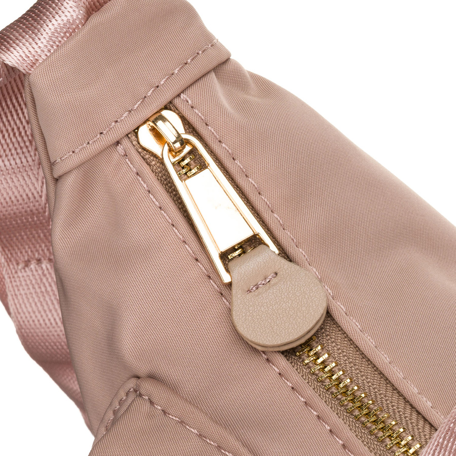 Listonoszka damska z nylonu w różowym kolorze, zamykana suwakiem - Peterson