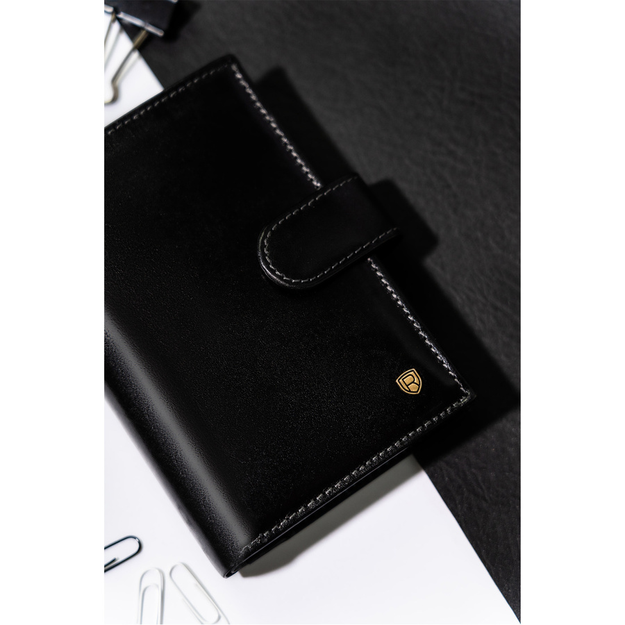 Skórzany, czarny portfel męski z zapięciem i systemem RFID - Rovicky