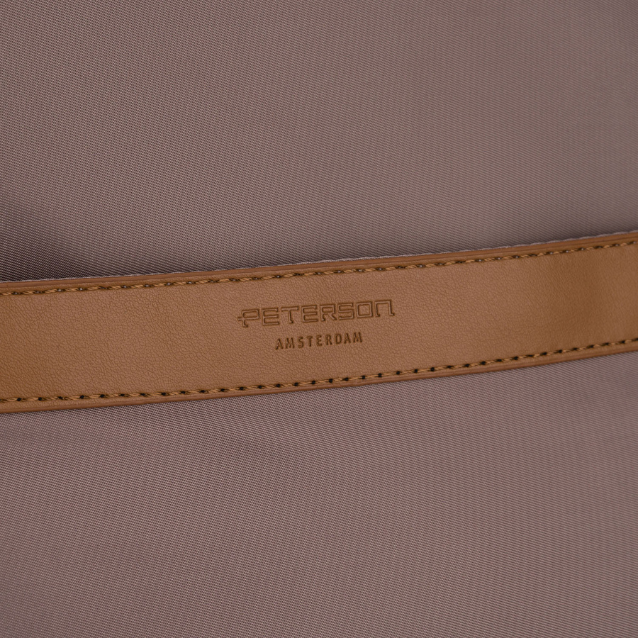 Nylonowy, beżowy plecak damski na regulowanych szelkach zamykany suwakiem - Peterson