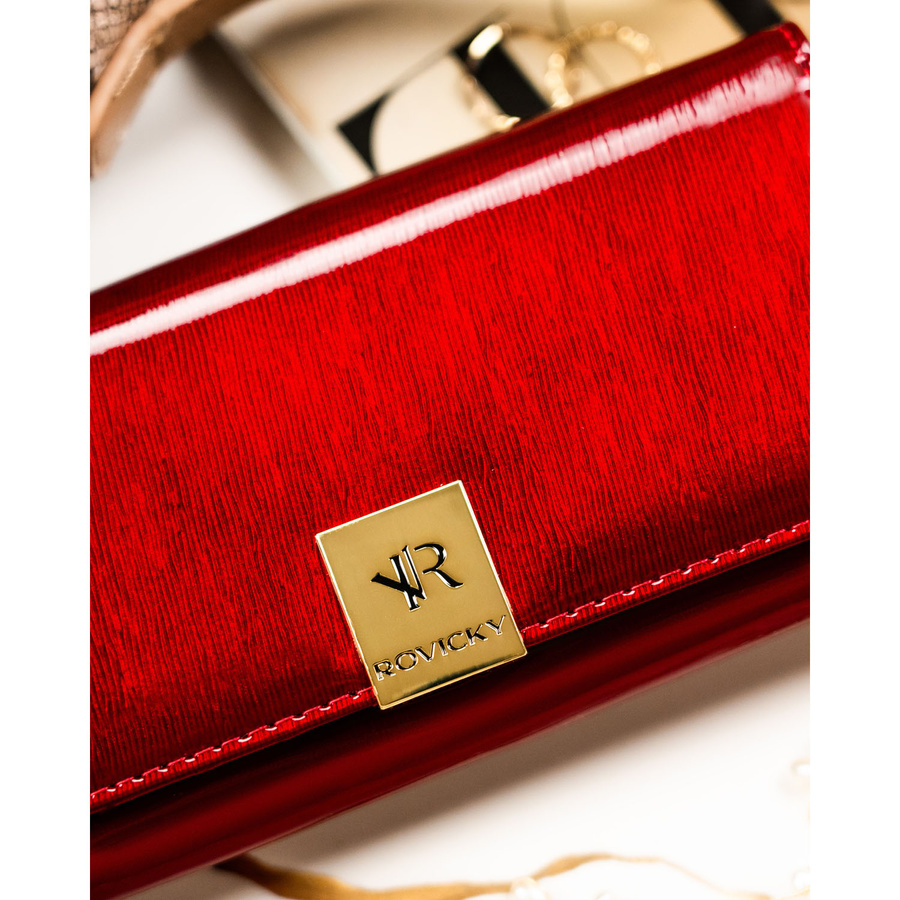 Skórzany, duży portfel damski w czerwonym kolorze zamykany na zatrzask - Rovicky