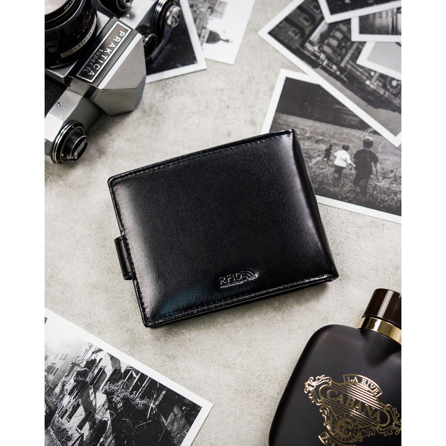 Zestaw prezentowy: skórzany portfel męski w czarnym kolorze z systemem RFID i pasek ze skóry ekologicznej - Peterson