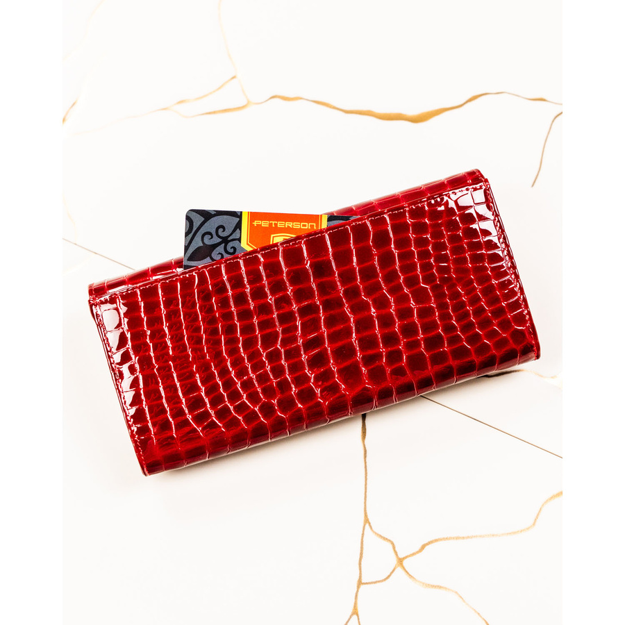 Czerwony, duży portfel damski ze skóry naturalnej z tłoczeniem na wzór skóry krokodyla - Peterson