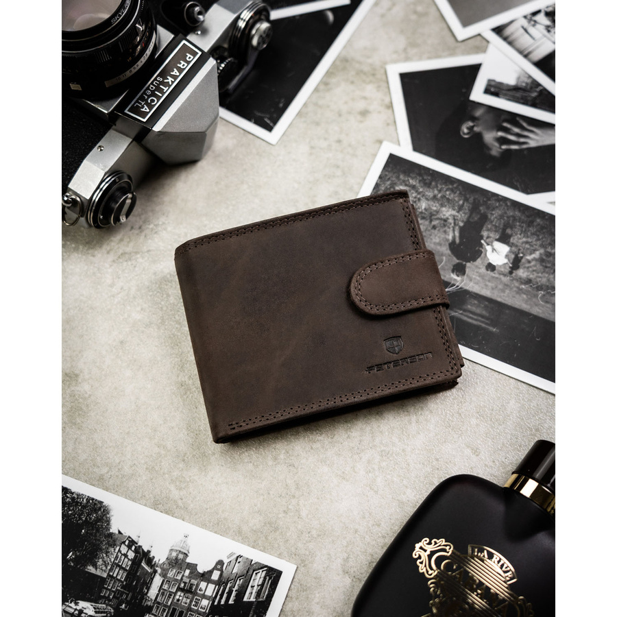 Zestaw prezentowy: brelok i brązowy, skórzany portfel męski z zapięciem na zatrzask - Peterson