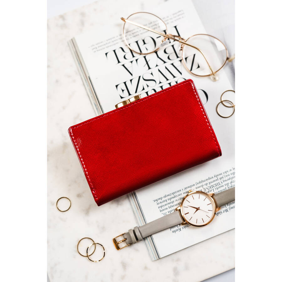 Stylowy portfel damski czerwony z lakierowanej skóry saffiano - Peterson