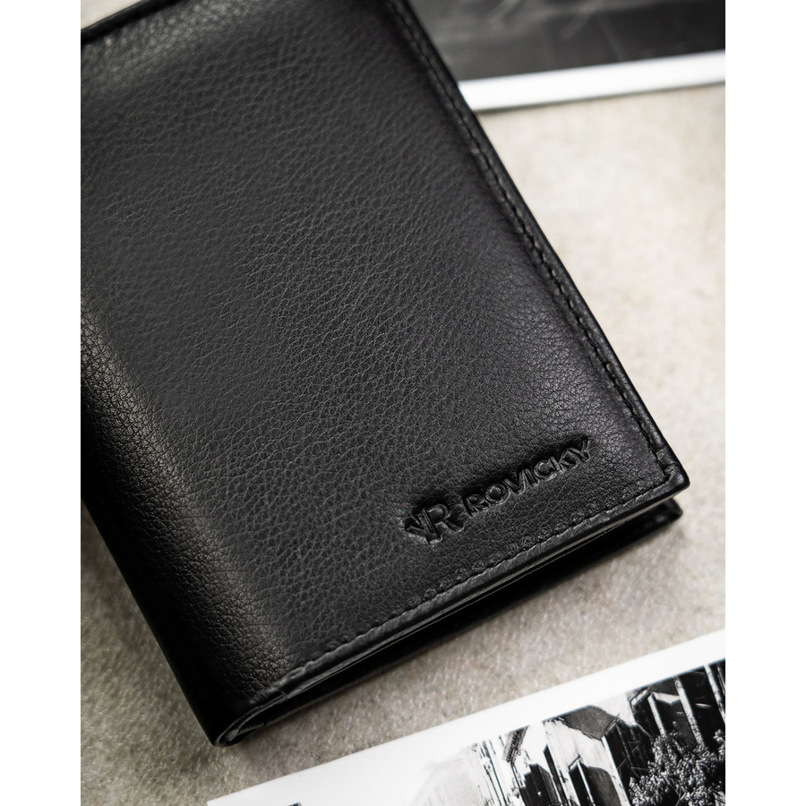 Duży, pionowy portfel męski ze skóry naturalnej w czarnym kolorze, mieszczący dowód rejestracyjny - Rovicky