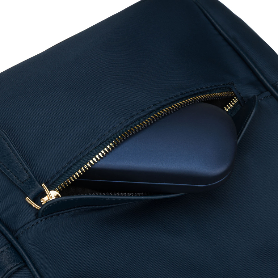 Plecak damski z nylonu i skóry ekologicznej w granatowym kolorze, zamykany suwakiem - Peterson