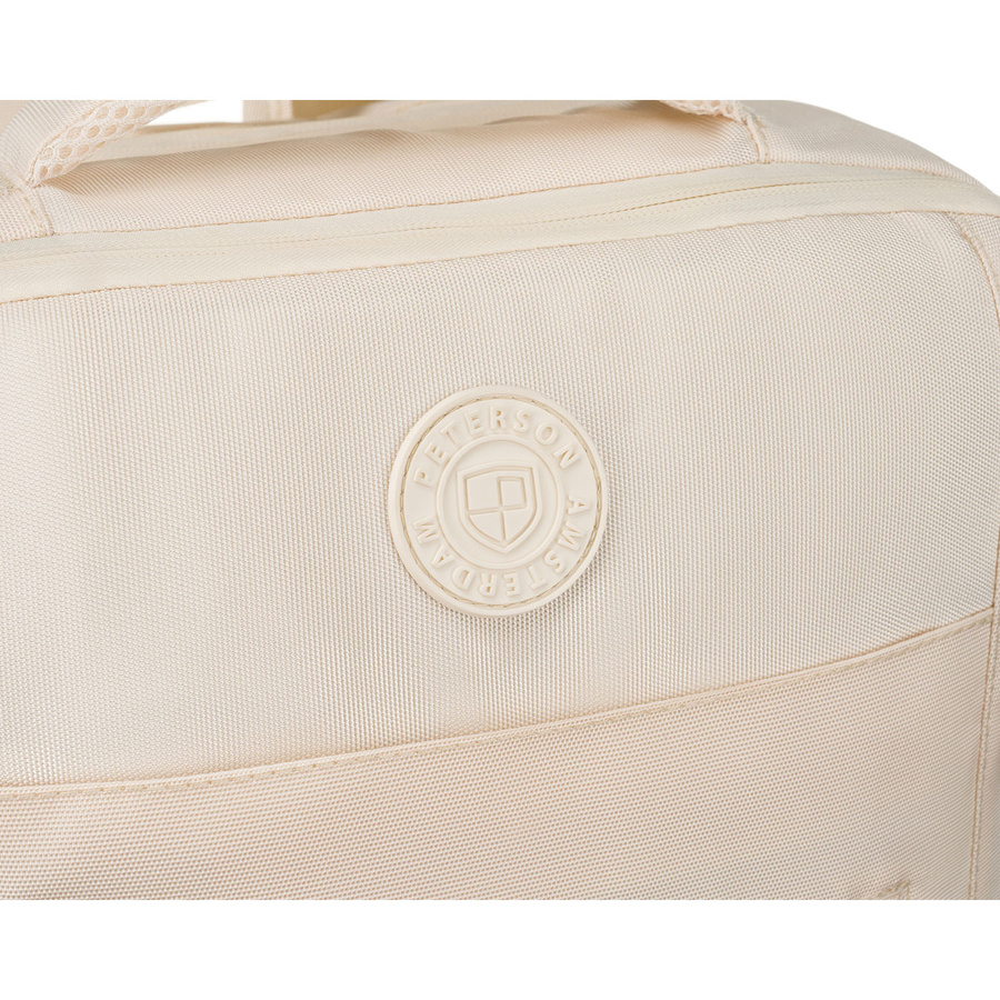 Praktyczny plecak podróżny w kolorze ecru, wyposażony w siatkowaną przegrodę i paski kompresyjne - Peterson