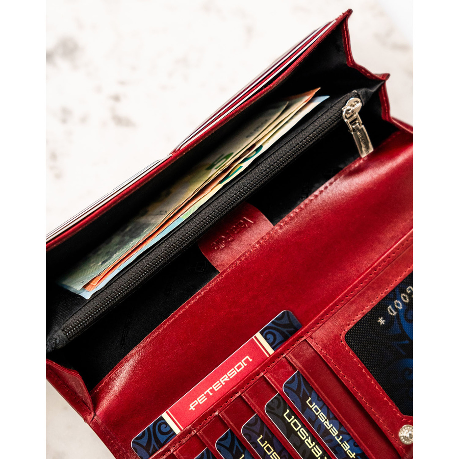 Duży, skórzany portfel damski w czerwonym kolorze zamykany na zatrzask - Peterson