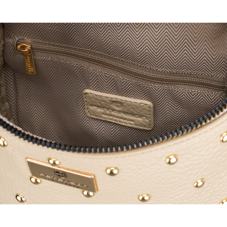 Beżowa nerka damska ze skóry ekologicznej ozdobiona ćwiekami - Peterson