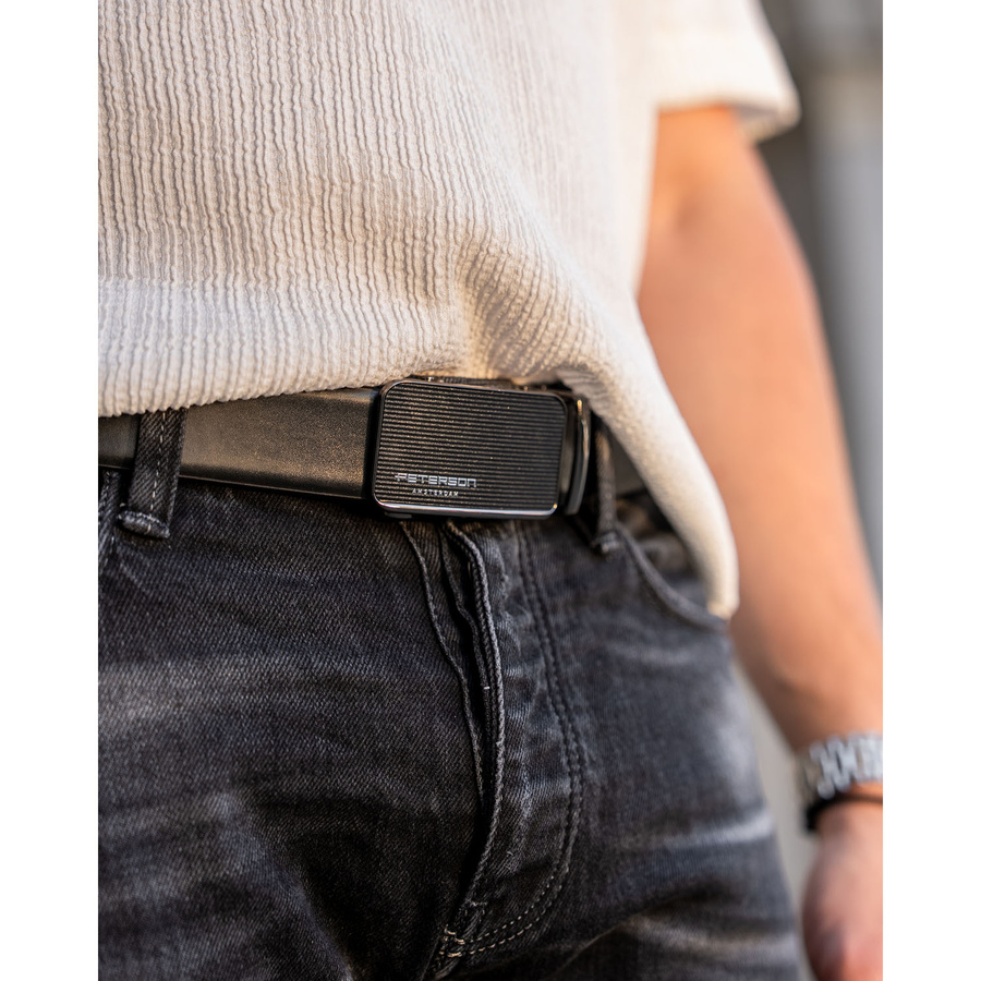 Skórzany pasek męski w czarnym kolorze z automatyczną, srebrną klamrą - Peterson