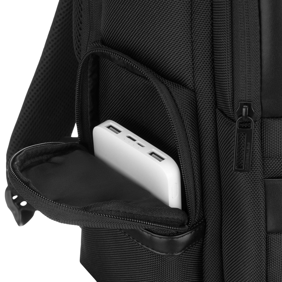 Plecak podróżny z poliestru w czarnym kolorze zawieszony na regulowanych szelkach - Peterson