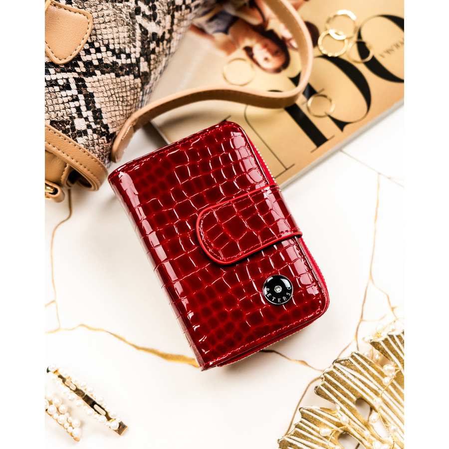 Pionowy, czerwony portfel damski ze skóry naturalnej zamykany na suwak i zatrzask - Peterson