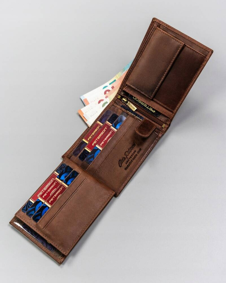 Skórzany portfel męski z ozdobnym tłoczeniem - Peterson