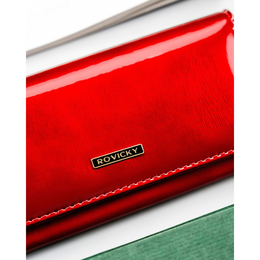 Duży, poziomy, czerwony portfel damski ze skóry naturalnej i ekologicznej zamykany zatrzaskiem - Rovicky