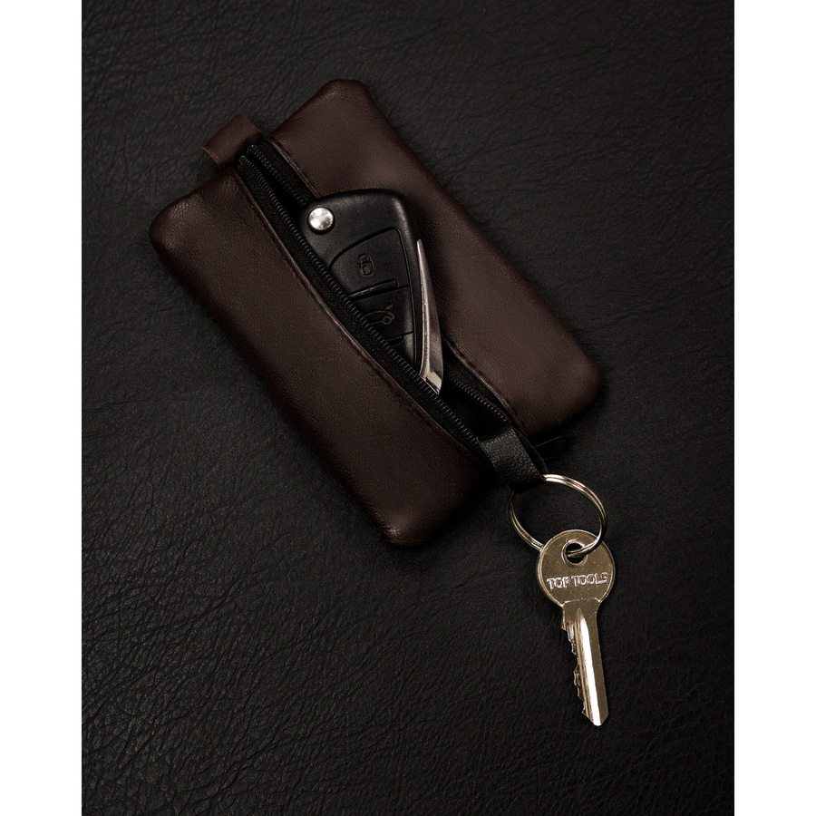 Ciemno brązowe etui na klucze zamykane suwakiem