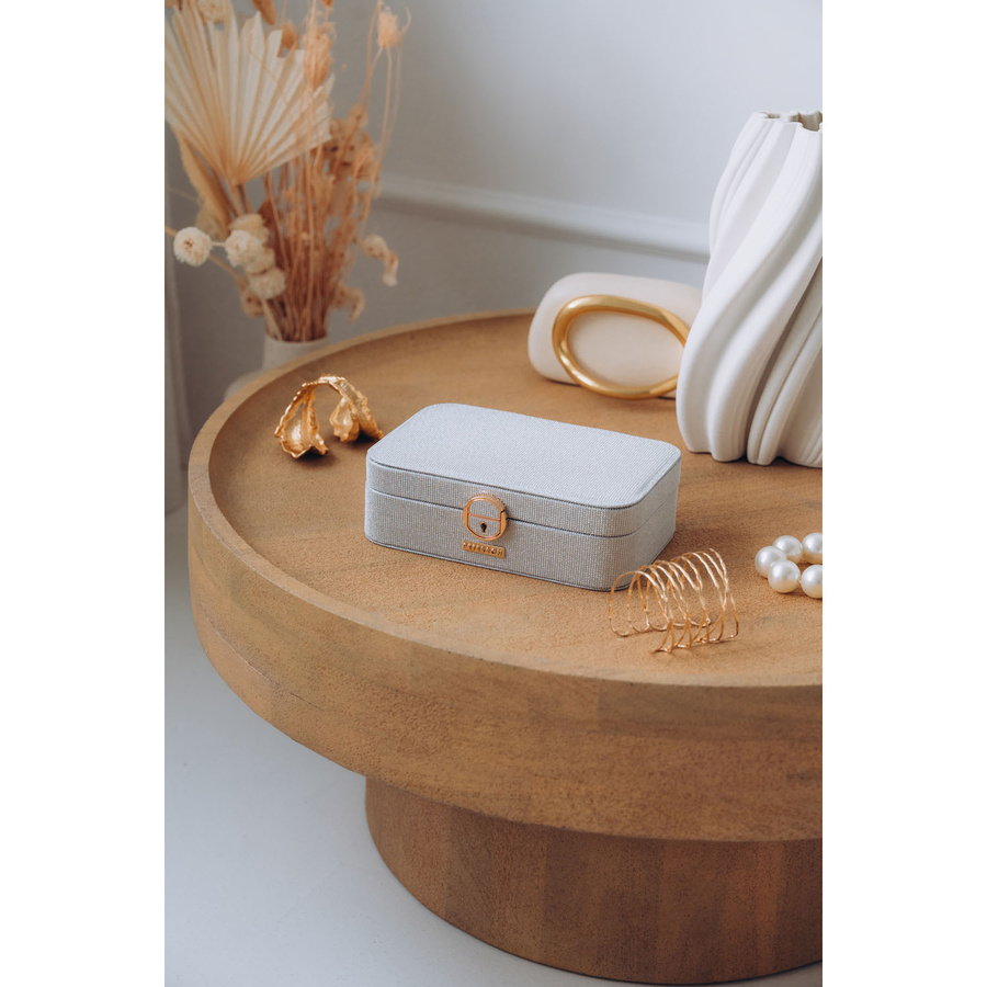 Pojemna, elegancka szkatułka w srebrnym kolorze zamykana kluczykiem - Peterson