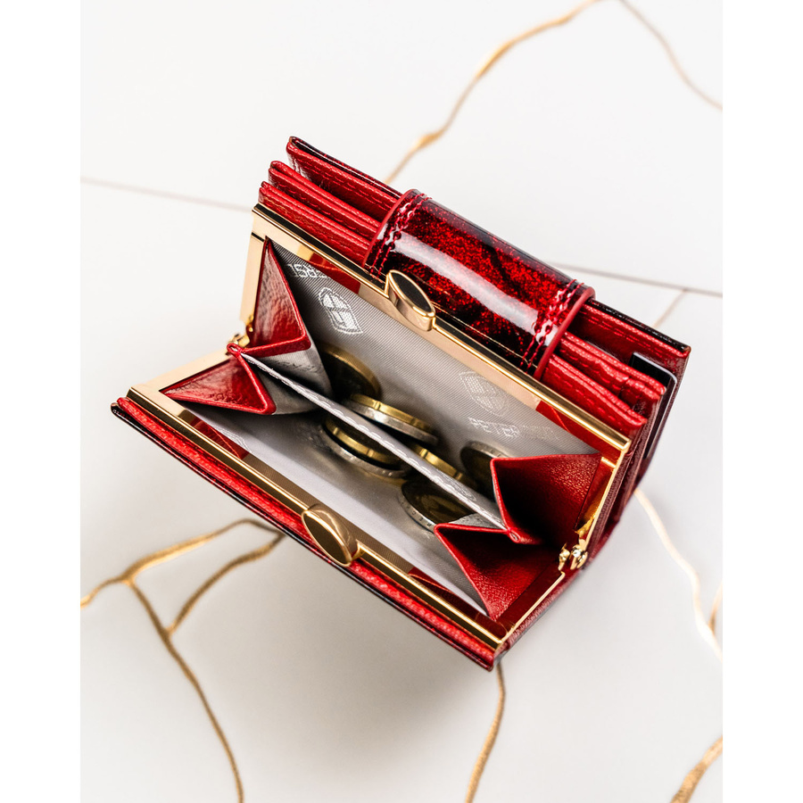 Czerwony, lakierowany portfel damski ze skóry naturalnej i ekologicznej z systemem RFID - Peterson