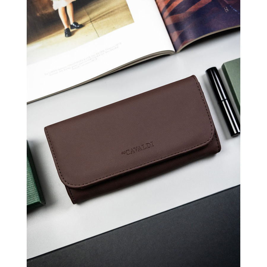Brązowy, duży portfel damski ze skóry ekologicznej z kieszonką zewnętrzną, zamykany na zatrzask - 4U Cavaldi