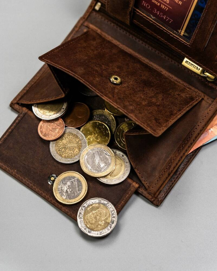 Duży pionowy portfel męski ze skóry naturalnej - Peterson